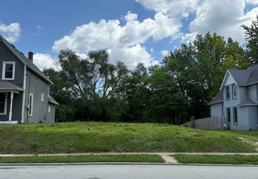 1501 Bridge Ave, Davenport, IA for sale - Primary Photo - Image 1 of 5