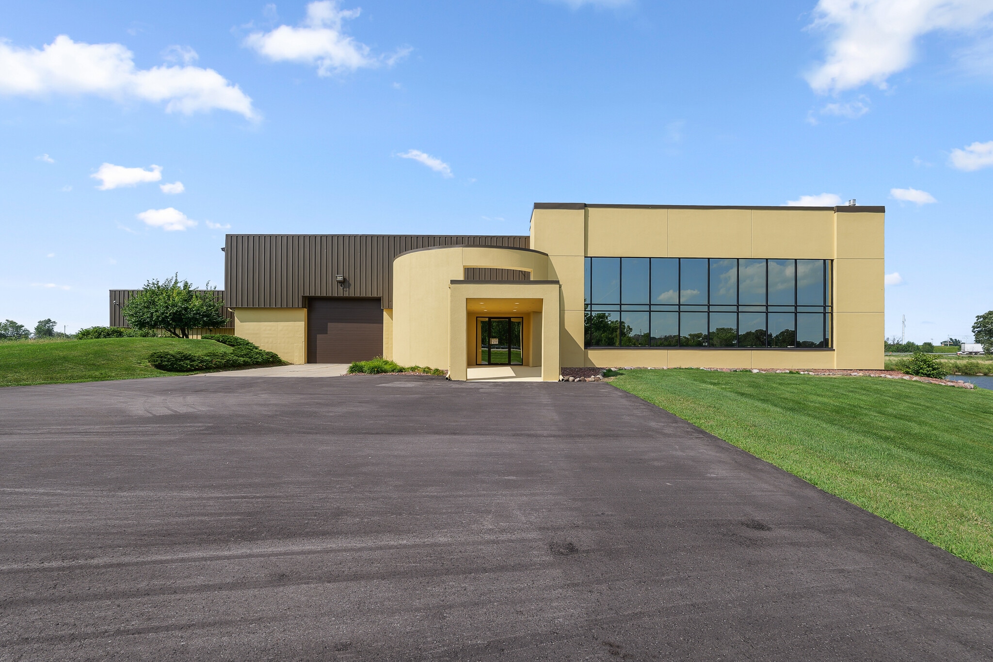 560 Rolling Meadows, Fond Du Lac, WI for sale Building Photo- Image 1 of 77
