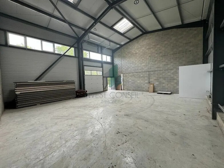Flex in Bernes-sur-Oise for lease - Building Photo - Image 3 of 6