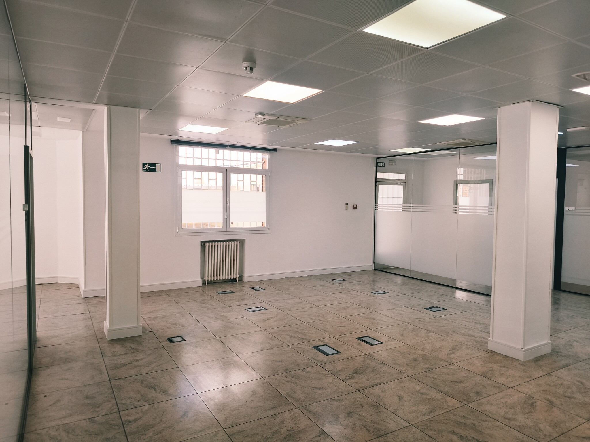 Calle de Alfonso Rodríguez Santamaría, 18, Madrid, Madrid for lease Interior Photo- Image 1 of 15