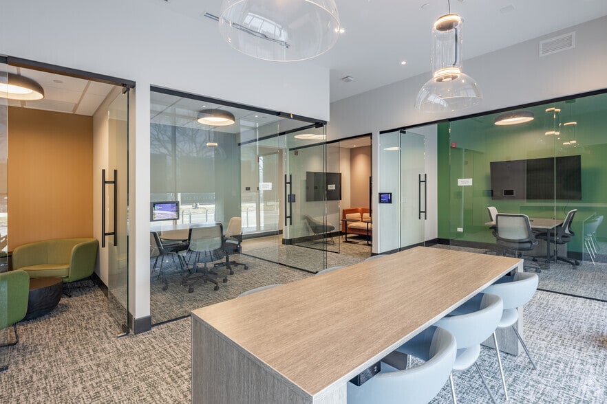 670 N May St, Chicago, IL for lease - Building Photo - Image 2 of 33