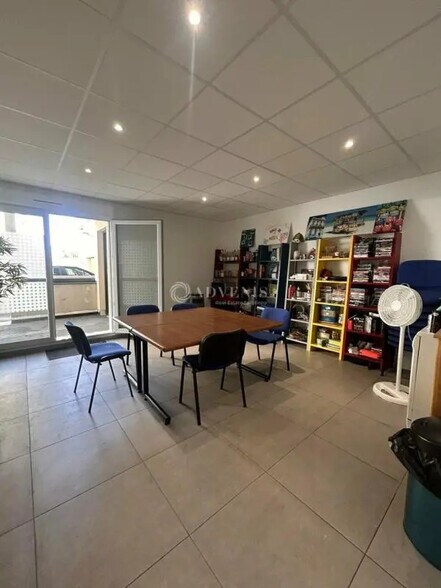 Office in Le Mans for lease - Building Photo - Image 2 of 5