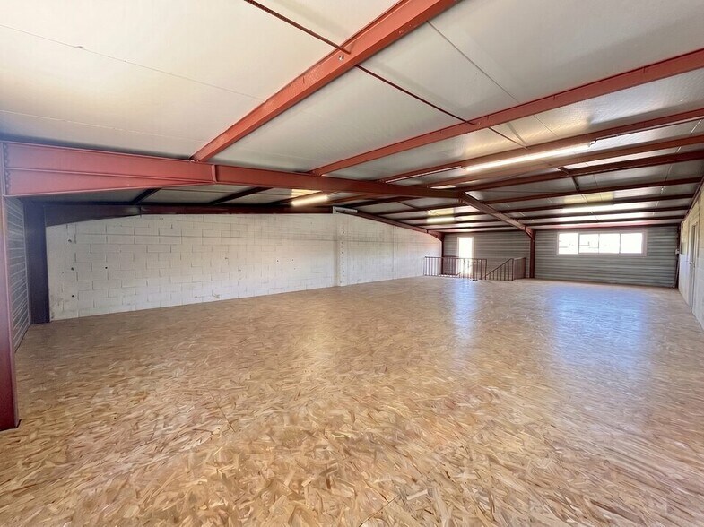 Retail in Saint-Raphaël for lease - Interior Photo - Image 2 of 3