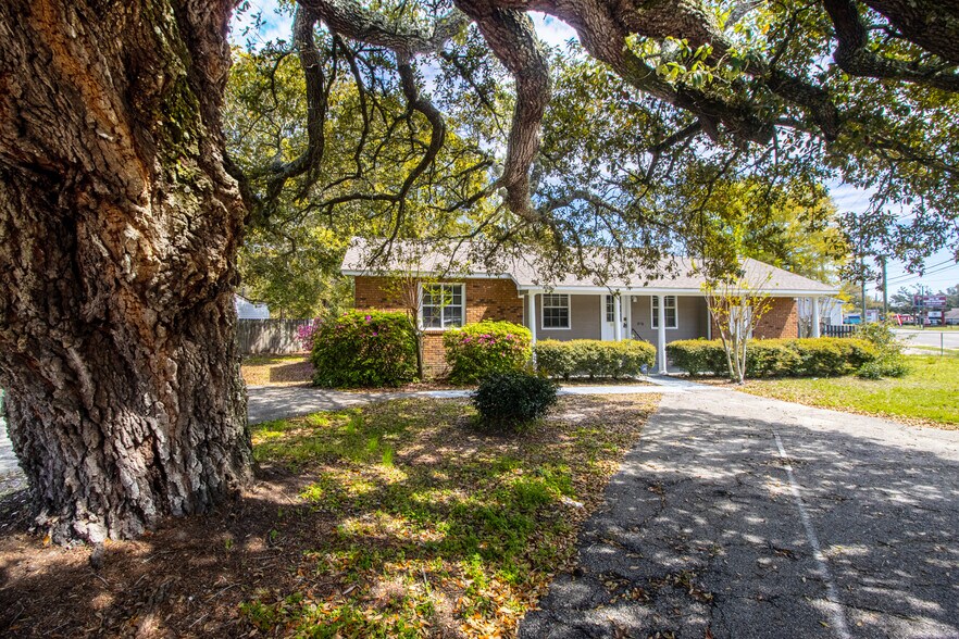 1956 Pass Rd, Biloxi, MS for sale - Building Photo - Image 1 of 1