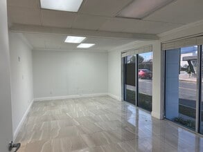 3008-3014 S Dixie Hwy, West Palm Beach, FL for lease Interior Photo- Image 2 of 5