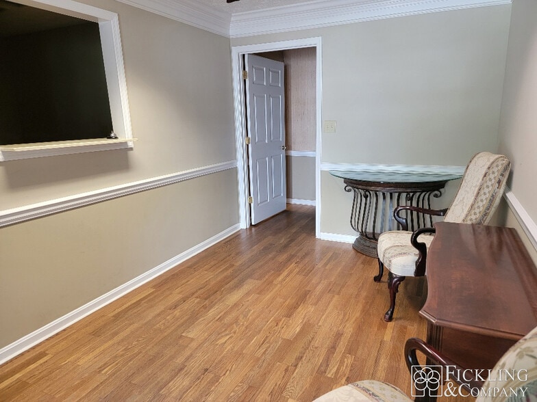 102 Lois Dr, Warner Robins, GA for lease - Interior Photo - Image 3 of 10