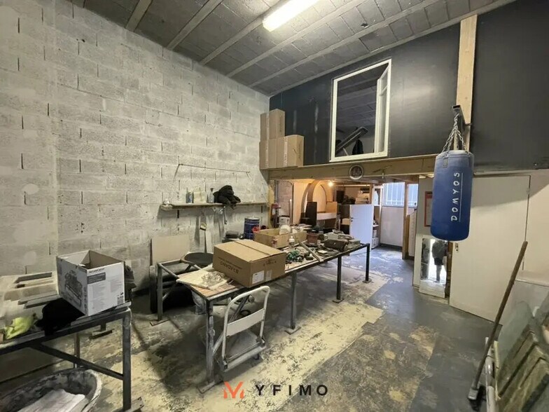 Flex in Ecquevilly for lease - Interior Photo - Image 2 of 2