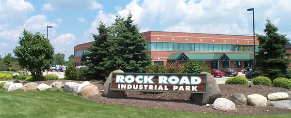 1061 E Main St, East Dundee, IL for lease - Building Photo - Image 2 of 15