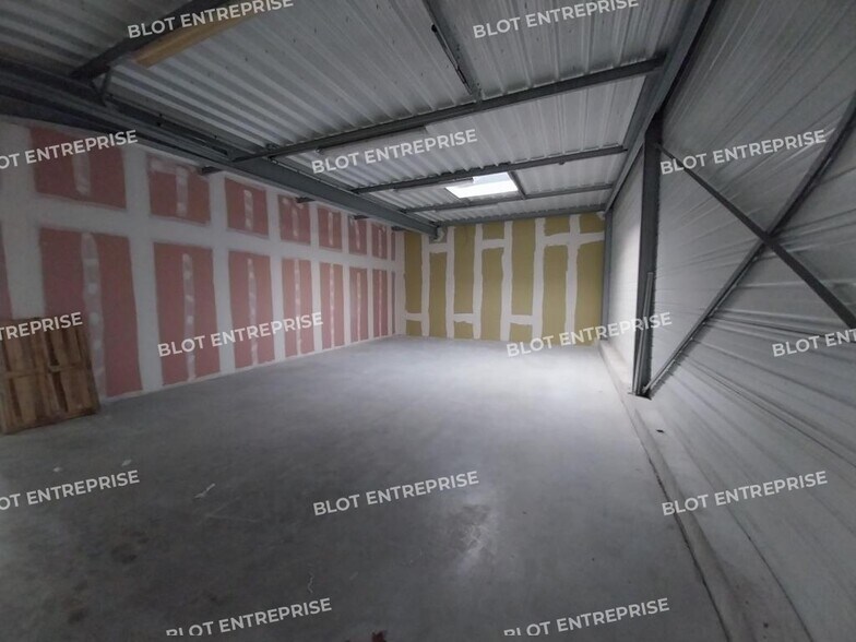 Industrial in Bignan for lease - Building Photo - Image 3 of 4