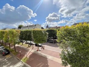 Boulevard De La Reine, Versailles for lease Building Photo- Image 2 of 7