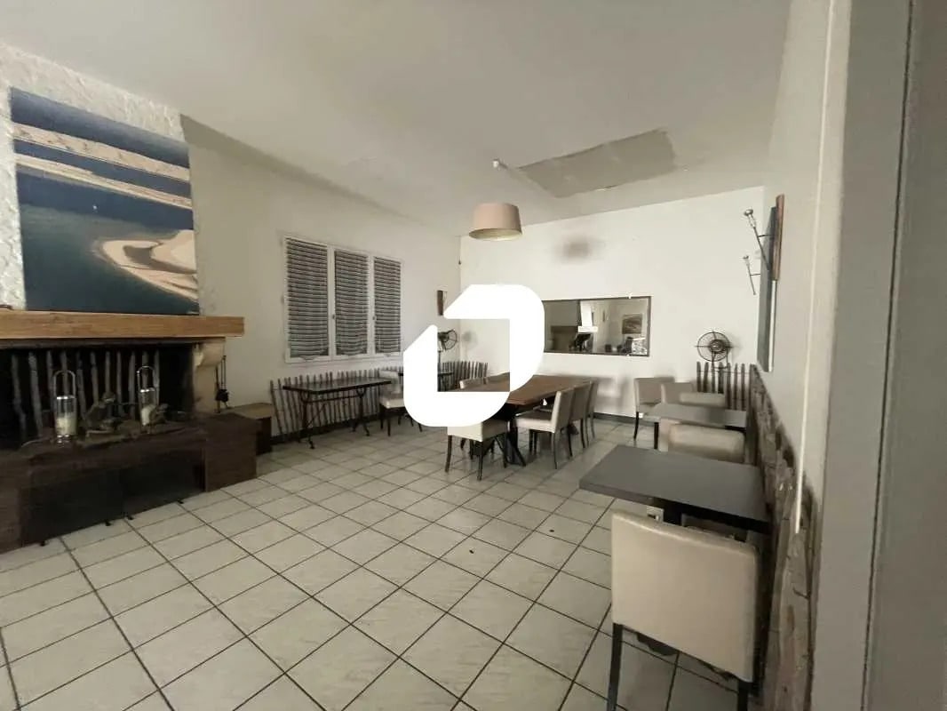 Retail in Biganos for lease Interior Photo- Image 1 of 4