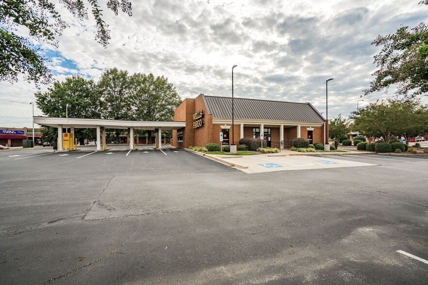 1174 Woodruff Rd, Greenville, SC 29607