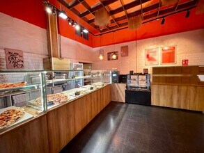 Retail in Barcelona, Barcelona for lease Interior Photo- Image 1 of 14