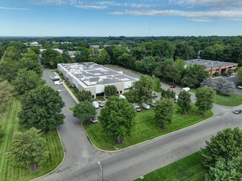 201 Commerce Dr, Moorestown, NJ for lease - Building Photo - Image 3 of 4