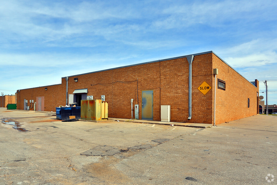 6706 NW Expressway St, Oklahoma City, OK for lease - Building Photo - Image 2 of 5