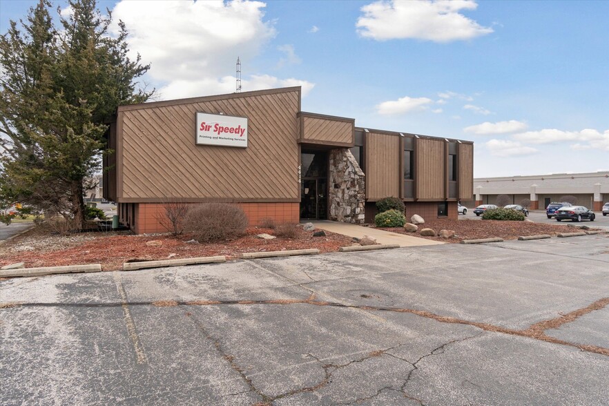 4414 Bay Rd, Saginaw, MI for sale - Building Photo - Image 2 of 21