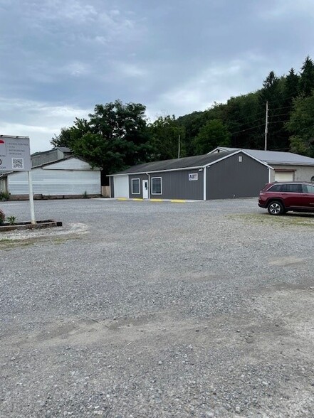 12564 Ohio River Blvd, Chester, WV for sale - Primary Photo - Image 1 of 7