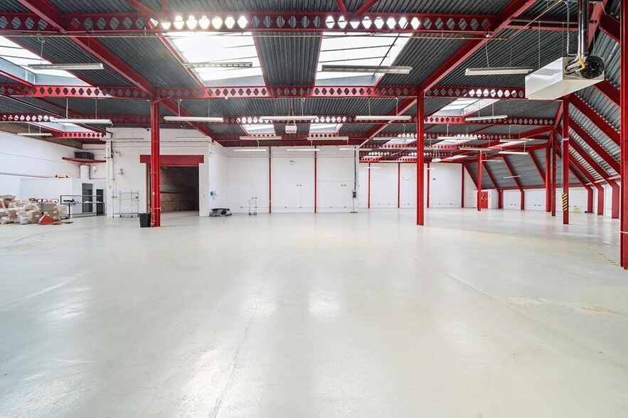 Alliance Rd, London for lease - Interior Photo - Image 3 of 13