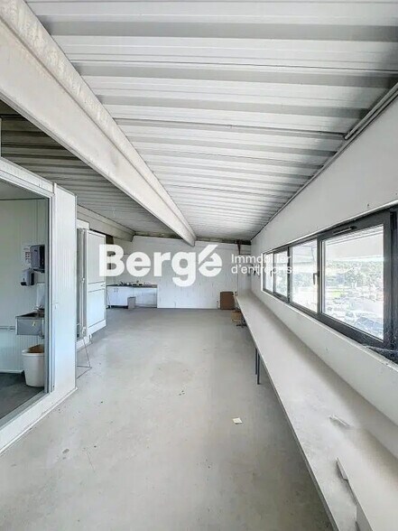 Industrial in Montauroux for lease - Interior Photo - Image 2 of 11
