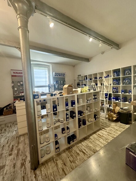 85 Avenue De La Pointe Rouge, Marseille for lease - Interior Photo - Image 2 of 11