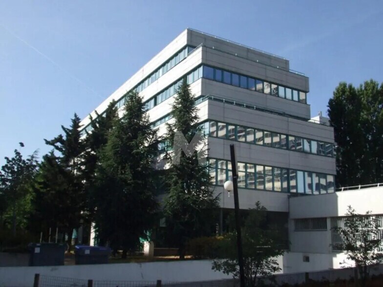 Office in Massy for lease - Building Photo - Image 2 of 7