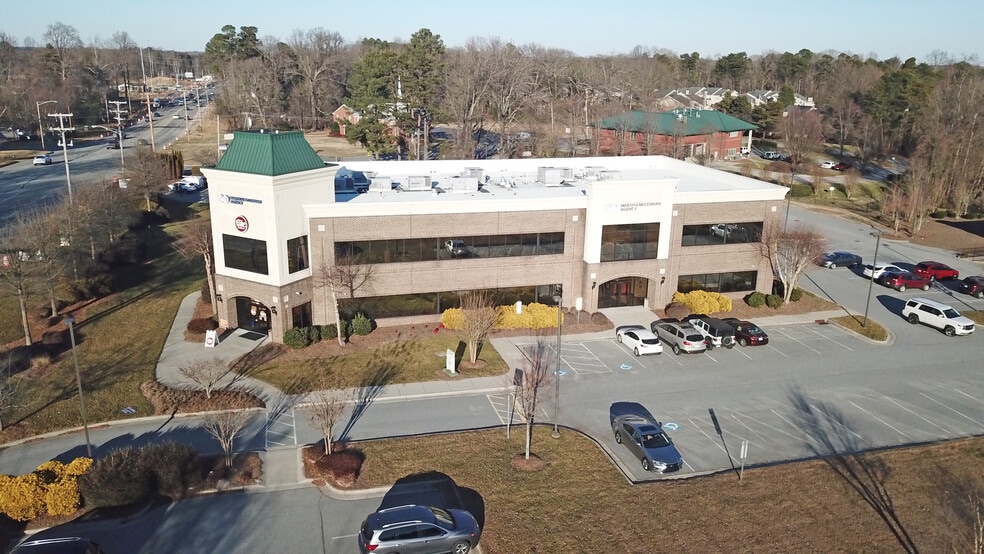 1400 Eastchester Dr, High Point, NC for lease - Building Photo - Image 1 of 14