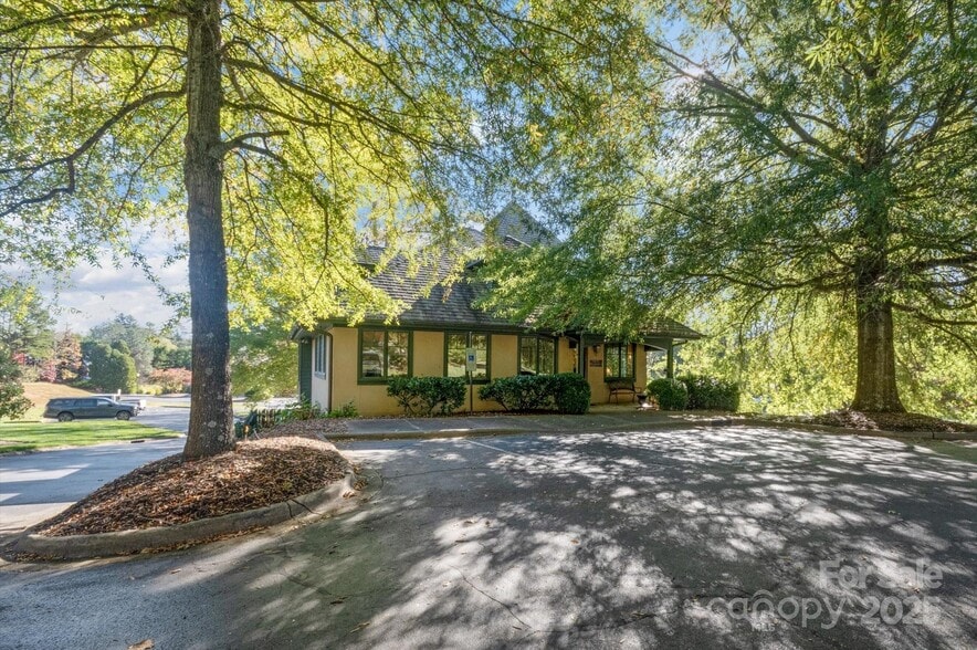 5 Park Pl W, Brevard, NC for sale - Building Photo - Image 2 of 21