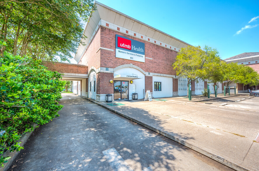 2720-2850 E Broadway St, Pearland, TX for lease - Building Photo - Image 2 of 12