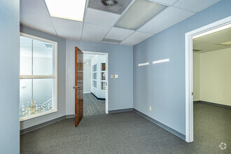 3737 S Elizabeth St, Independence, MO for lease Interior Photo- Image 2 of 10