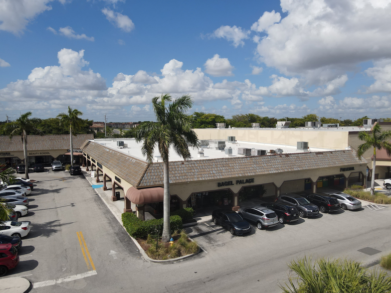 11210-11300 Pines Blvd, Pembroke Pines, FL for lease - Building Photo - Image 3 of 13