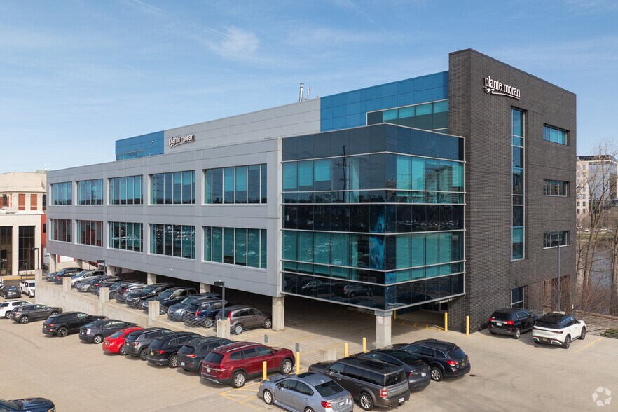 634 Front Ave NW, Grand Rapids, MI for sale - Primary Photo - Image 1 of 1