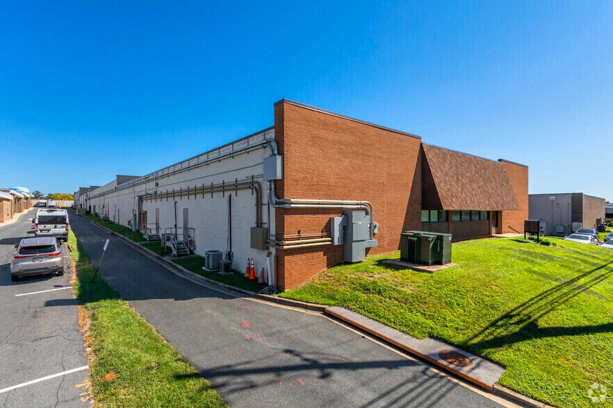 9113-9161 Industrial Ct, Gaithersburg, MD for sale - Building Photo - Image 3 of 5