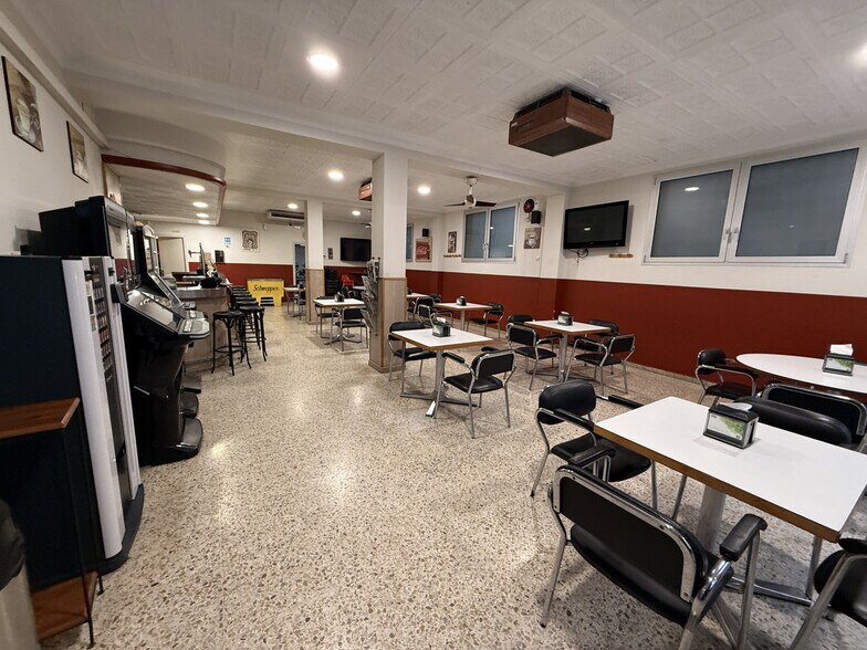 Carrer Jaume Ii, Bisbal Dempordà, 22, La Jonquera, Gerona for sale - Building Photo - Image 1 of 22