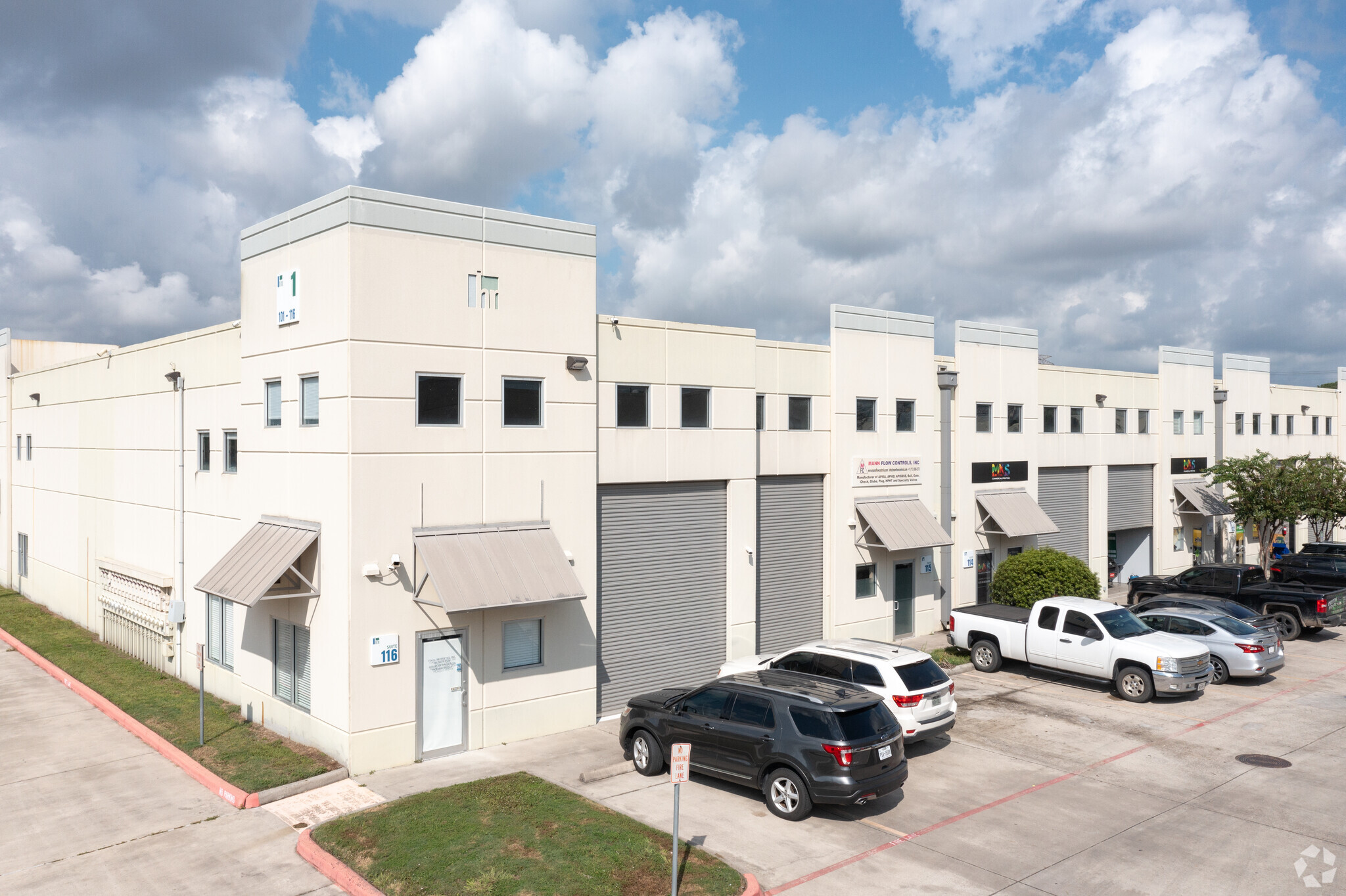 5750 N Sam Houston Pky E, Houston, TX for lease Building Photo- Image 1 of 7