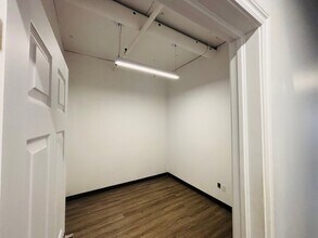9090 Av Du Parc, Montréal, QC for lease Interior Photo- Image 2 of 11