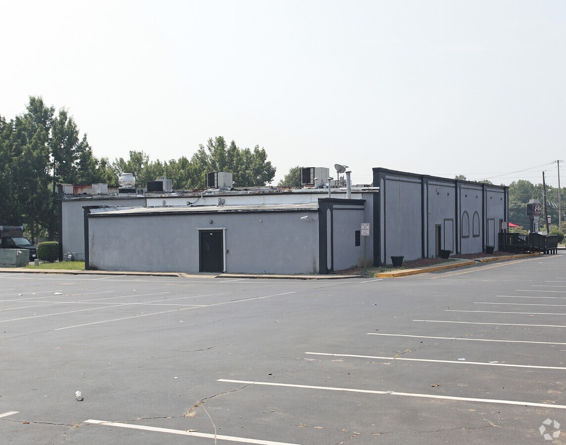 2505 Godby Rd, College Park, GA 30349