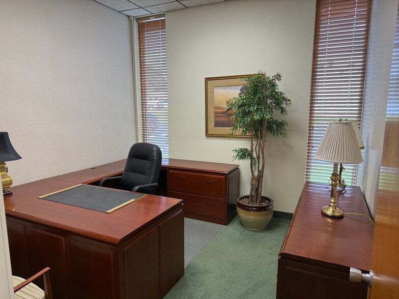 510 Plaza Blvd, Kinston, NC for lease - Building Photo - Image 3 of 6