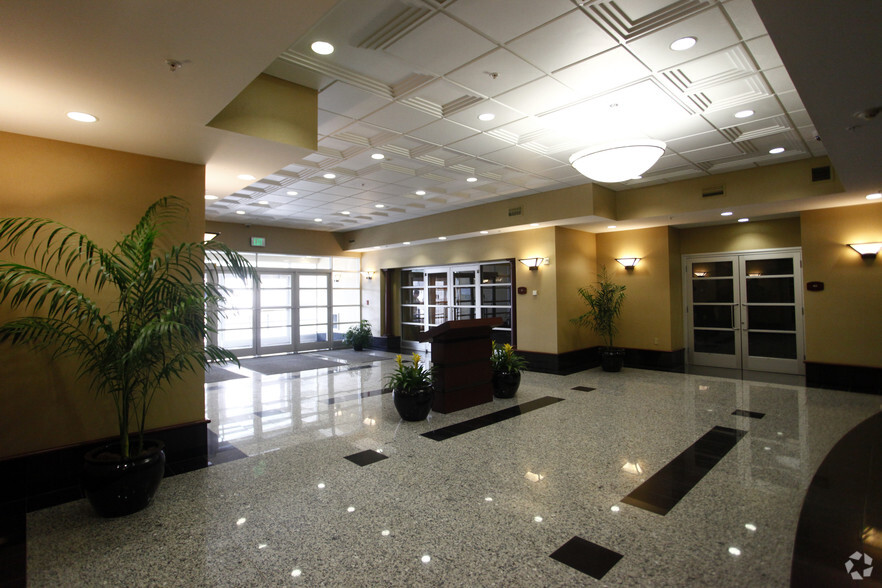 501 Fairmount Ave, Towson, MD for lease - Lobby - Image 2 of 3