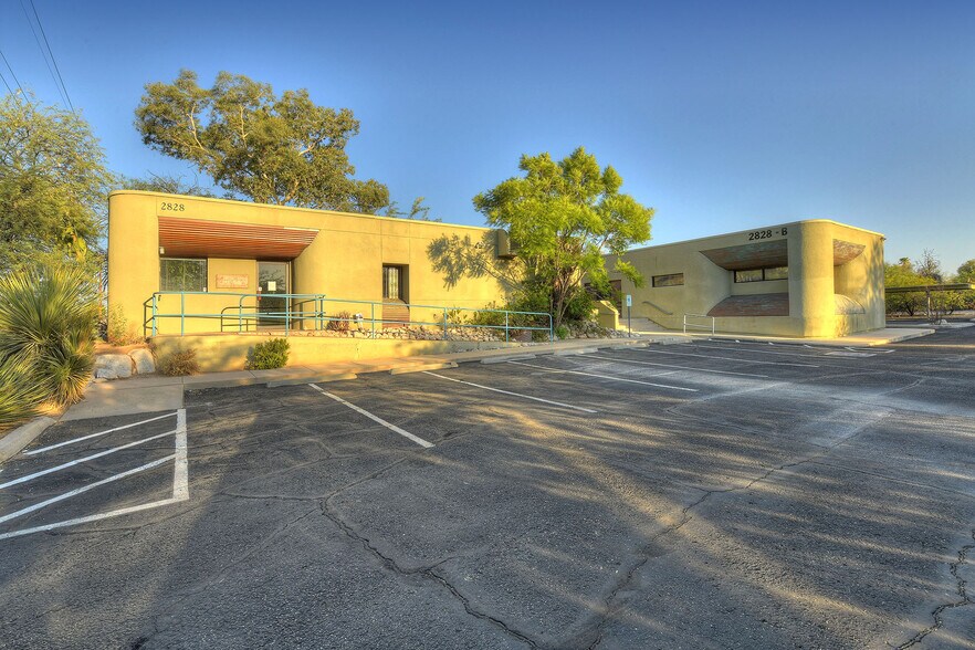 2828 E Fort Lowell Rd, Tucson, AZ for sale - Building Photo - Image 1 of 1