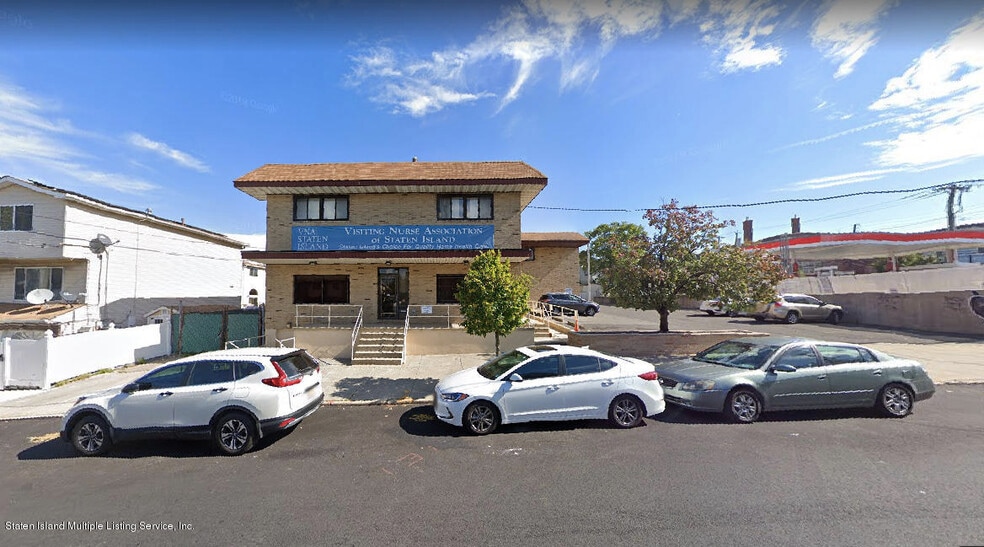 399 Lake Ave, Staten Island, NY for sale - Primary Photo - Image 1 of 1