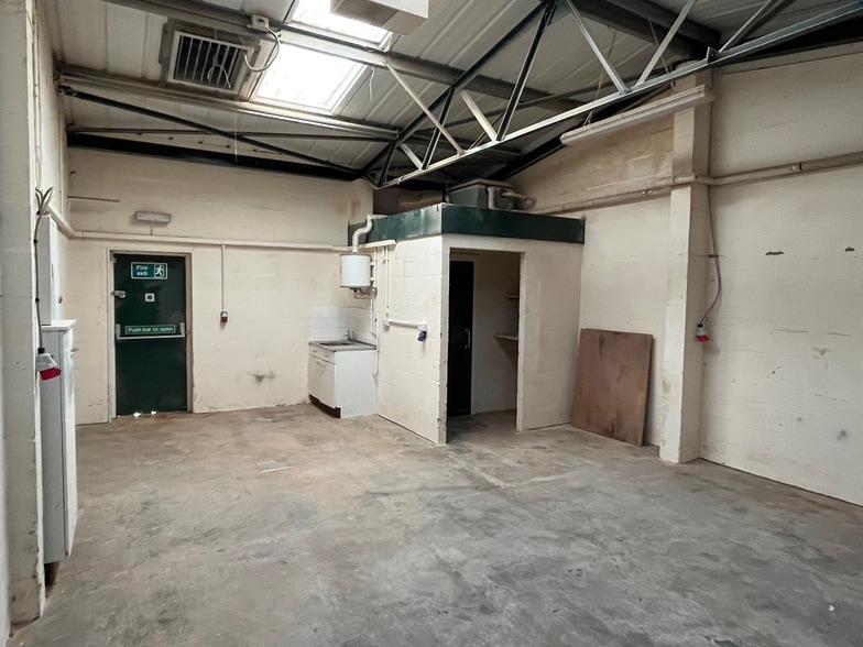 Tyn Llidiart Industrial Estate, Corwen for lease - Interior Photo - Image 2 of 7