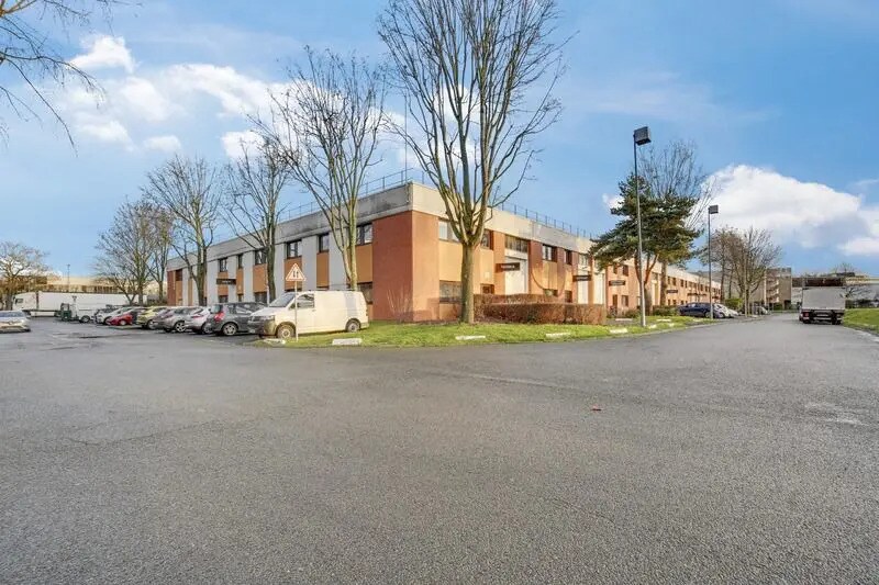 Industrial in Tremblay-en-France for lease - Building Photo - Image 1 of 17