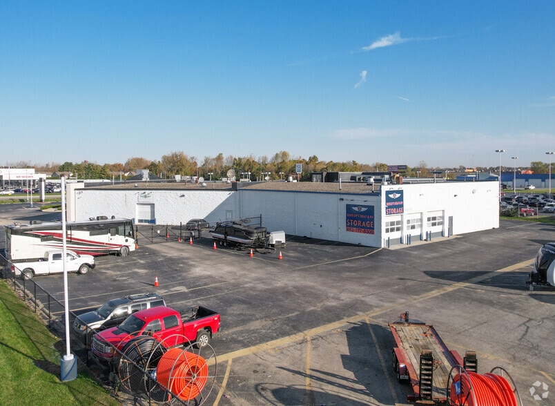 5303 W Pike Plaza Rd, Indianapolis, IN for lease - Building Photo - Image 3 of 15