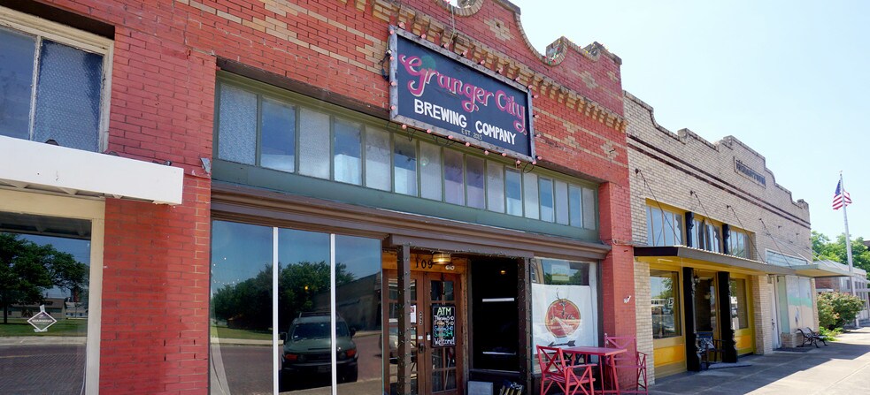 109 W Davilla St, Granger, TX for sale - Building Photo - Image 1 of 1