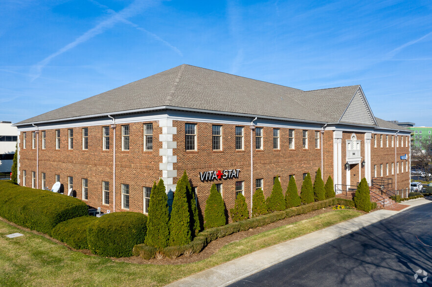 9505 Williamsburg Plaza, Louisville, KY for lease - Primary Photo - Image 1 of 5