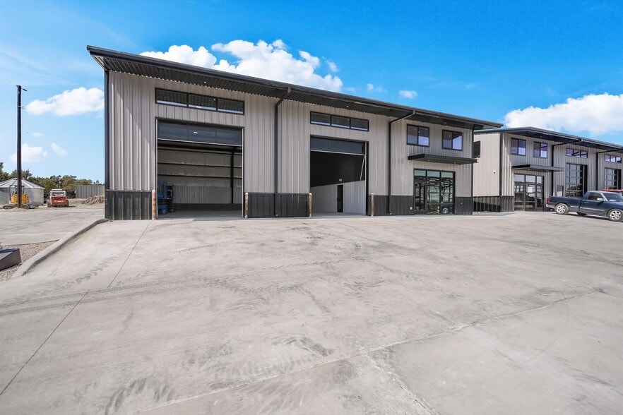 451 Farrell Rd, Dripping Springs, TX for sale - Building Photo - Image 3 of 64