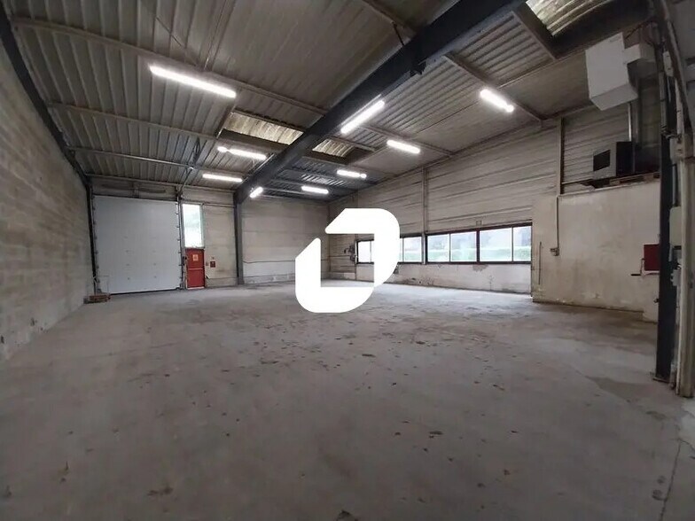 Office in Magny-les-Hameaux for lease - Interior Photo - Image 1 of 22