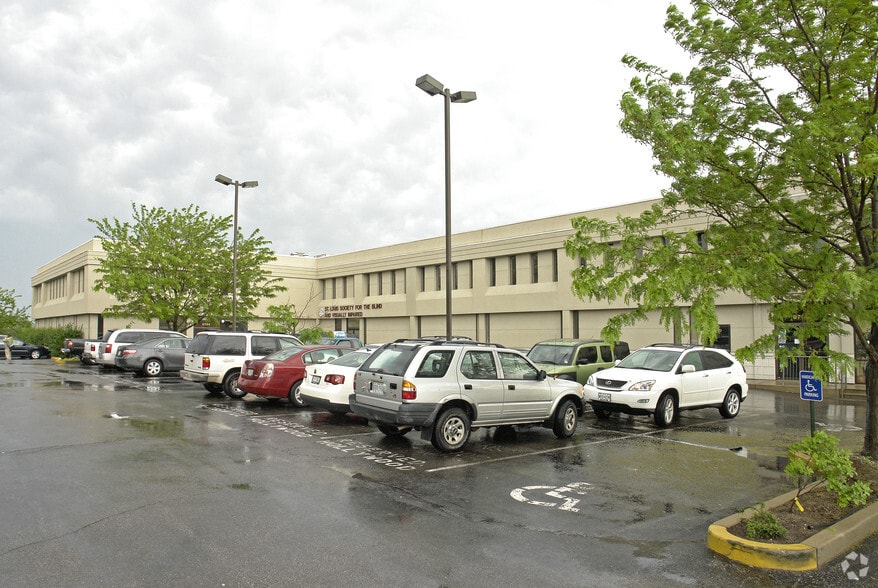 8760-8798 Manchester Rd, Brentwood, MO for lease - Building Photo - Image 3 of 4