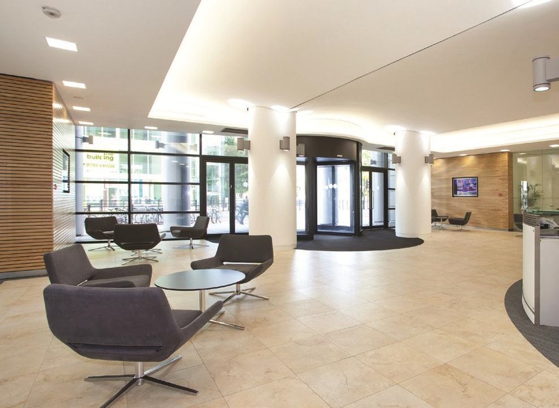 389 Chiswick High Rd, London for lease - Lobby - Image 3 of 16