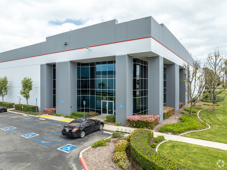 26763 San Bernardino Ave, Redlands, CA for lease - Primary Photo - Image 1 of 5